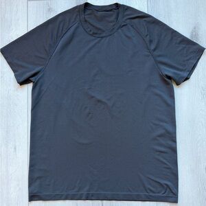 lululemon Metal Vent Tech Short Sleeve
Size L